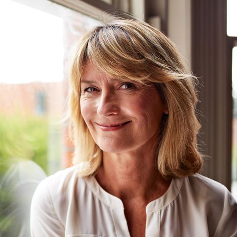 Eine hübsche Frau um die 50