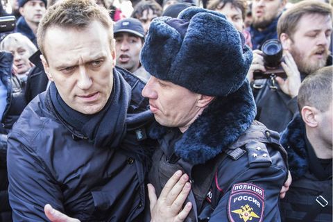 Alexej Nawalny wurde während seines Wahlkampfes 2017 gegen den russischen Präsidenten Wladimir Putin häufig angegriffen. Fotograf Evgeny Feldman begleitete ihn bei allen Veranstaltungen
