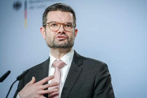Marco Buschmann, Bundesminister der Justiz, gibt ein Pressestatement. Foto: Kay Nietfeld/dpa