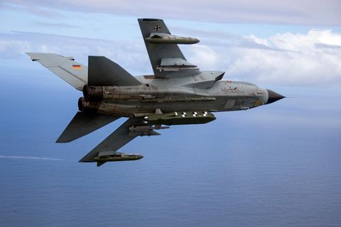 Tornado-Kampfjet mit einem Taurus-Marschflugkörper