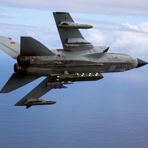 Tornado-Kampfjet mit einem Taurus-Marschflugkörper