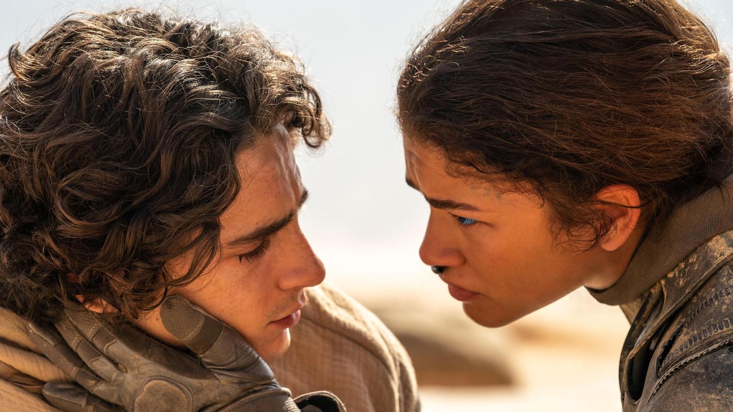Timothée Chalamet (l.) mit Zendaya kommen sich in "Dune" nahe