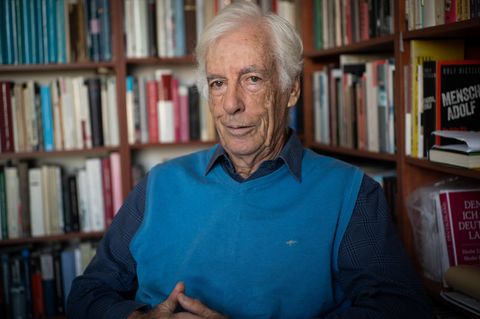 Moshe Zimmermann, 80, in seiner Wohnung nahe Tel Aviv