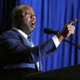 Senator Tim Scott am Rednerpullt