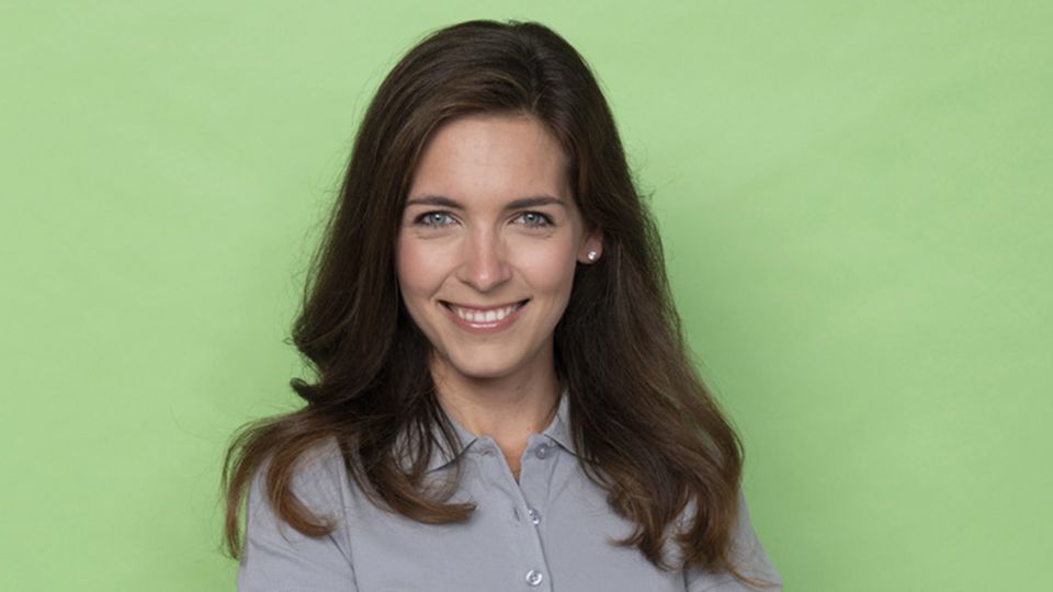 Streit in Brüssel: Anna Rüchardt ist Nachhaltigkeitschefin beim Bekleidungsunternehmen Hakro Anna Rüchardt ist Nachhaltigkeitschefin beim Bekleidungsunternehmen Hakro