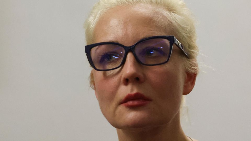 Julia Nawalnaja bei einem Treffen mit dem belgischen Außenminister Lahbib