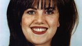 Geboren wird Lewinsky am 23. Juli 1973 in San Francisco. Hier wächst sie bis zu ihrem College-Abschluss wohl behütet in einer Arztfamilie auf. Nach Beendigung des Colleges erfüllt sie sich ihren Traum und beginnt ein Psychologiestudium, bevor sie sich 1995 erfolgreich auf eine unbezahlte Praktikumstelle im Weißen Haus sowie im Verteidigungsministerium bewirbt.