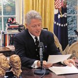 Die offensichtlichen Folgen von Monicagate, wie die Affäre auch in Anlehnung an die Watergate-Affäre bezeichnet wurde, waren schwere innenpolitische Konflikte, die Clinton in eine Krise stürzten. Durch ein Amtsenthebungsverfahren verlor dieser beinahe sein Amt. Zu Beginn bestritt Clinton mehrfach, jemals Sex mit Lewinsky gehabt oder sie zur Unwahrheit gezwungen zu haben. Erst als er mit den Beweisen konfrontiert wurde, räumte er ein, ein "unangemessenes und unschickliches" Verhältnis zu Lewinsky gepflegt zu haben. Im August und im September 1998 entschuldigte sich Clinton für die Unwahrheit seiner zuvor gemachten Aussage und für die Sexaffäre mit Lewinsky, die er öffentlich immer nur abwertend als "diese Frau" bezeichnete.