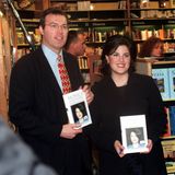 Erstmals öffentlich macht Lewinsky ihre Sichtweise auf die Dinge Anfang 1999 mit dem Buch "Monica Lewinsky. Ihre wahre Geschichte". Geschrieben wurde es von dem US-amerikanischen Starautor Andrew Morton, der mit Lewinsky dafür zusammenarbeitete.