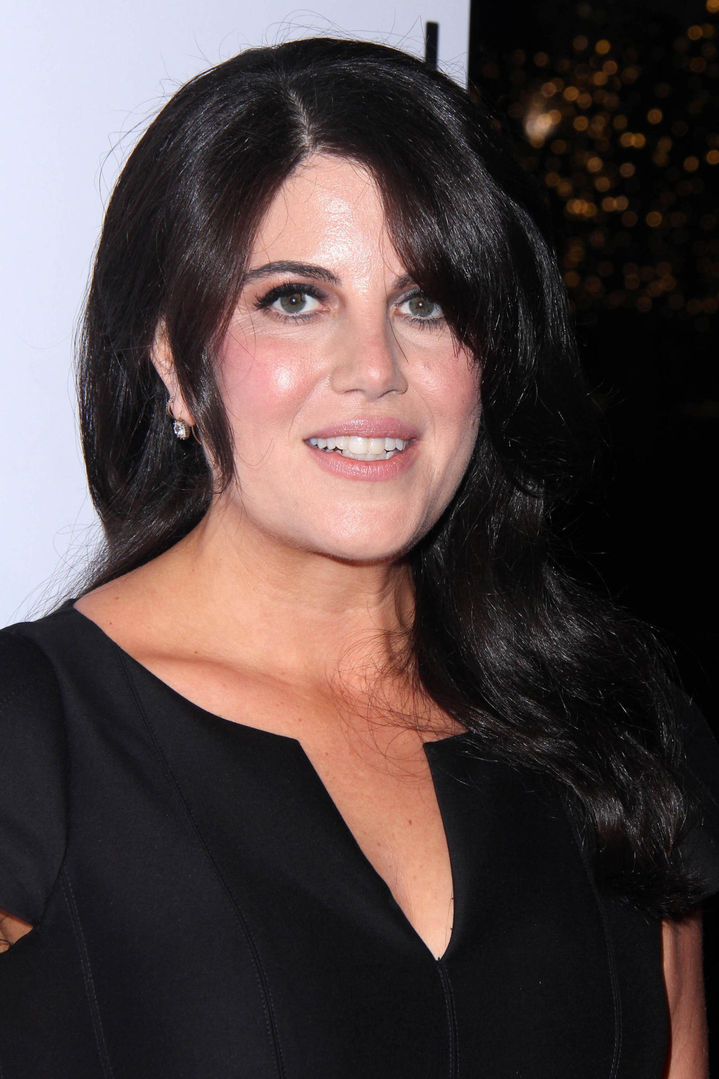 Knapp zehn Jahre hört man den Namen Lewinsky dann erstmals wieder. In einem Essay für die Vanity Fair mit dem Titel "Shame and Survival" ("Scham und Überleben") beschreibt die damals 40-Jährige erstmals selbst den Skandal aus ihrer Perspektive. Es war auch der Startschuss für ihre öffentliche Arbeit als Aktivistin gegen Cyber-Mobbing.