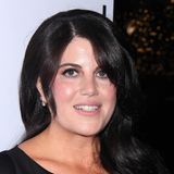 Knapp zehn Jahre hört man den Namen Lewinsky dann erstmals wieder. In einem Essay für die Vanity Fair mit dem Titel "Shame and Survival" ("Scham und Überleben") beschreibt die damals 40-Jährige erstmals selbst den Skandal aus ihrer Perspektive. Es war auch der Startschuss für ihre öffentliche Arbeit als Aktivistin gegen Cyber-Mobbing.