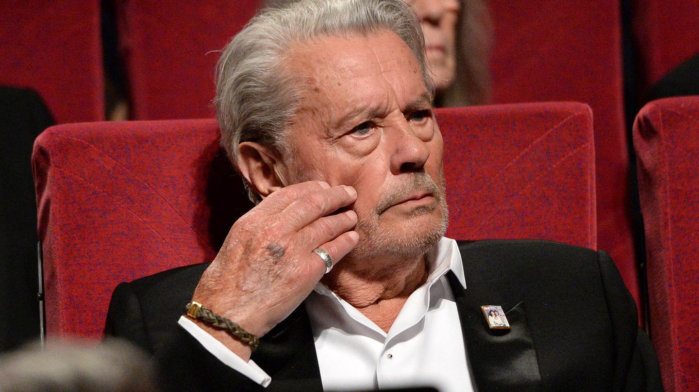 Porträt des Schauspielers Alain Delon Porträt des Schauspielers Alain Delon