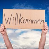 Foto Schild mit der Beschriftung "Willkommen"