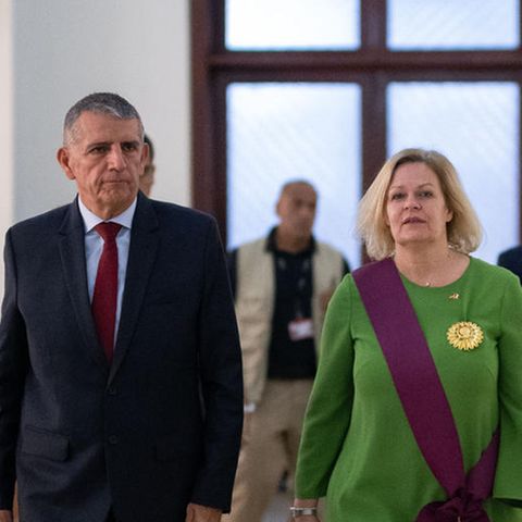 Bundesinnenministerin Nancy Faeser und ihr peruanischer Amtskollege Víctor Torres Falcón