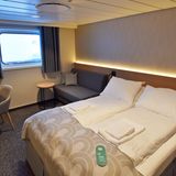 Blick in eine der Standardkabinen vom Typ Seaview Superior Double, die alle auf Deck 4 und 5 liegen. Es gibt auch einige Innenkabinen mit Doppelstockbetten und Suiten mit Balkonen weiter oben.