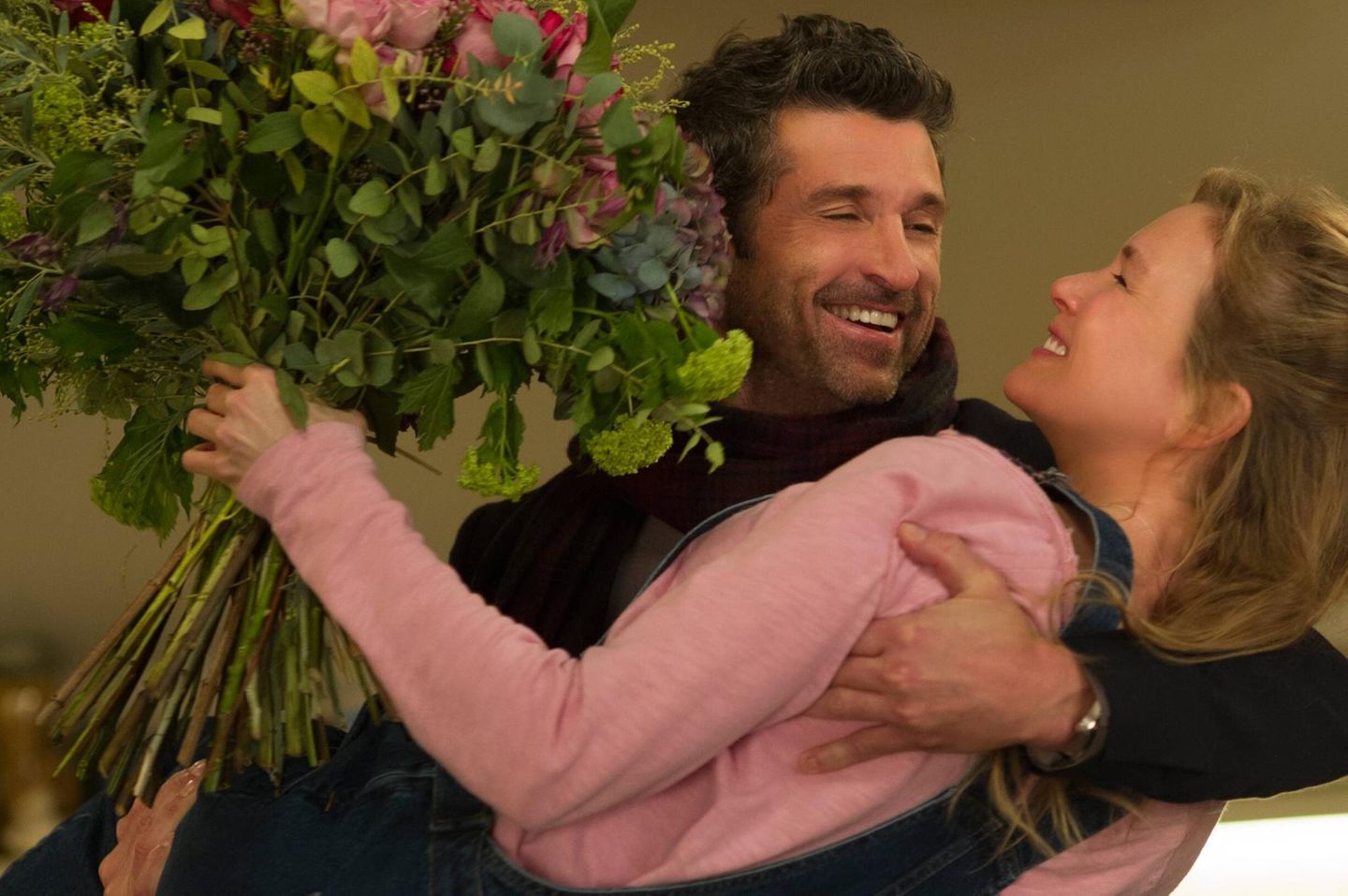 Und nun kehrt Zellweger erneut ins Kino zurück, mit "Bridget Jones – Verrückt nach ihm". In dem vierten Teil der Filmreihe muss sich Zellweger mit dem Leben als alleinerziehende Mutter, dem Thema Social Media und Dating-Apps auseinandersetzen