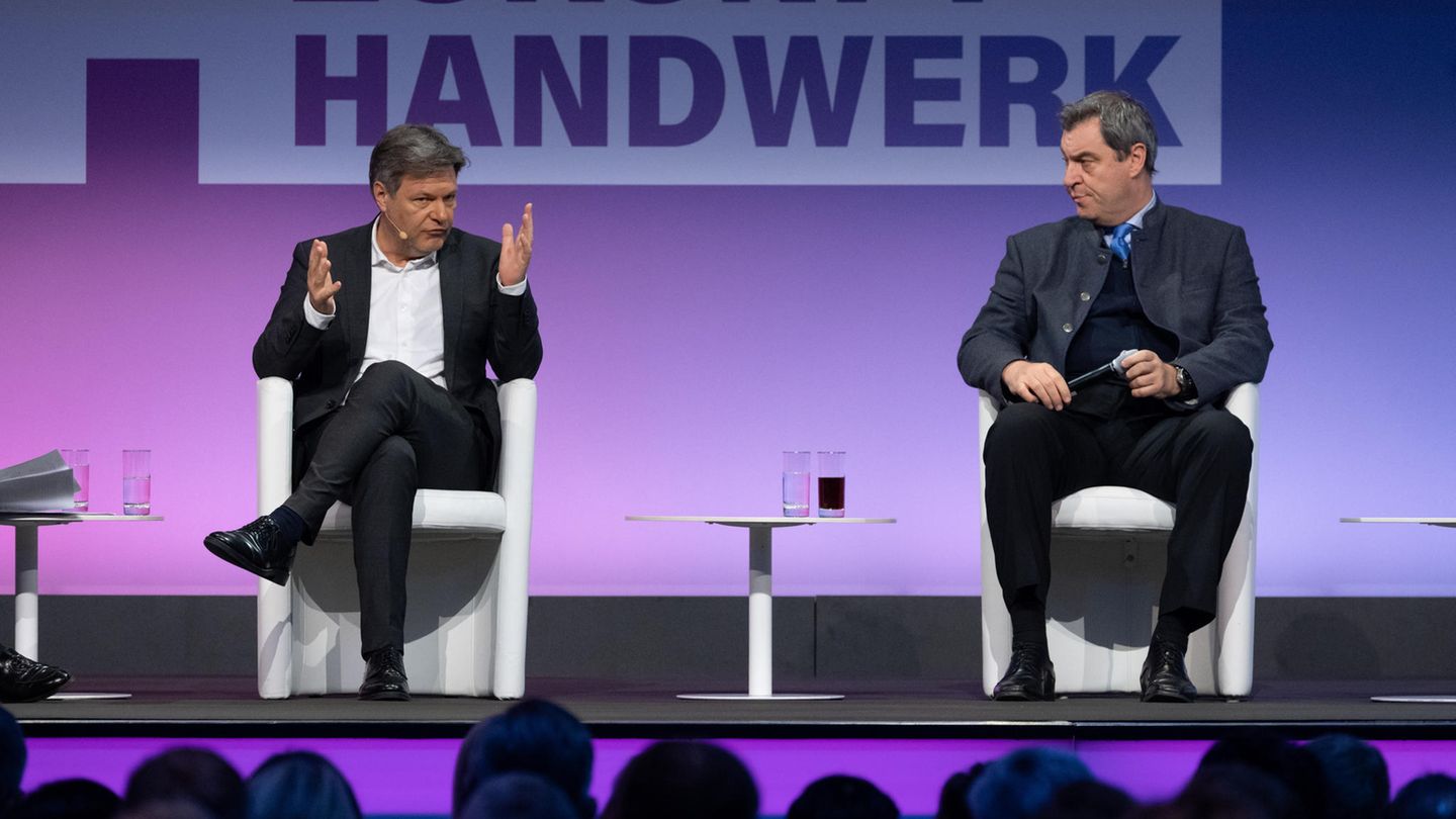 Robert Habeck nimmt Markus Söder beim Thema Atomkraft auseinander Vizekanzler Robert Habeck (Grüne, l.) und Bayerns Ministerpräsident (CSU) diskutierten unter anderem über die Atomkraft