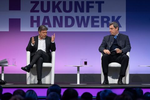 Vizekanzler Robert Habeck (Grüne, l.) und Bayerns Ministerpräsident (CSU) diskutierten unter anderem über die Atomkraft