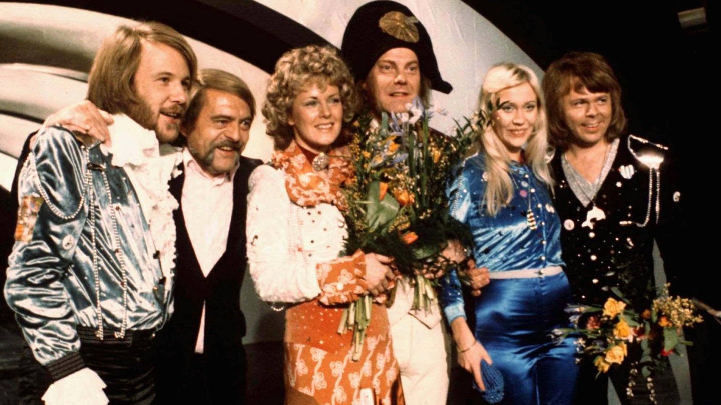 Gruppenfoto der Band Abba nach dem Sieg mit "Waterloo"