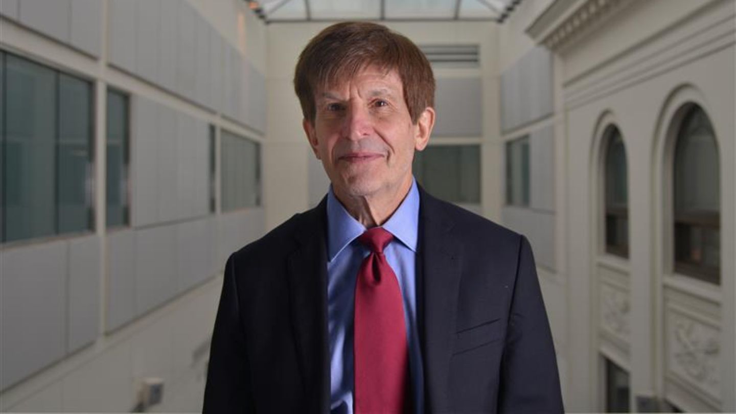 Schaut in die Vergangenheit und in die Zukunft: der Historiker Allan Lichtman, 76