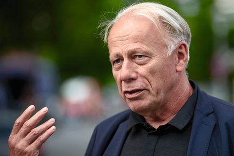 Früher, sagt Jürgen Trittin, habe man über die Grünen geschimpft. Aber man habe sie nicht bedroht
