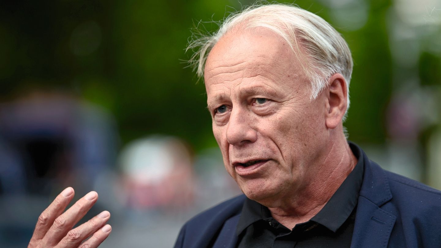 Früher, sagt Jürgen Trittin, habe man über die Grünen geschimpft. Aber man habe sie nicht bedroht