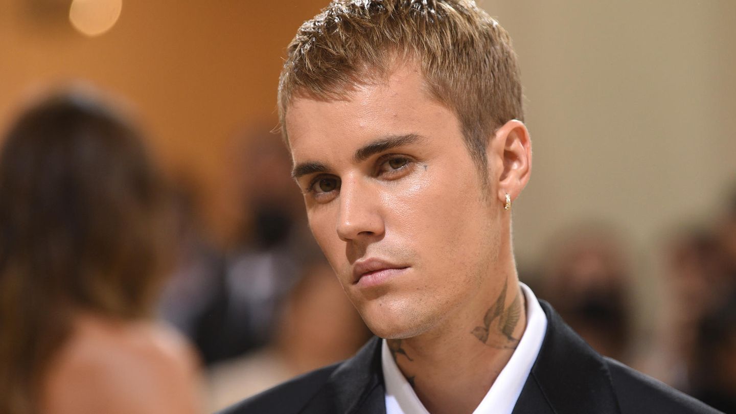 Popstar Justin Bieber Popstar Justin Bieber