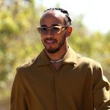 Lewis Hamilton, Mercedes  Der Brite sorgte mit der Ankündigung, ab 2025 für Ferrari zu fahren, für eine echte Sensation vor der Saison. Der Rekordweltmeister (wie Michael Schumacher sieben Titel) will sich auf seine alten Tage offenbar einen Traum verwirklichen und für das größte aller Formel-1-Teams fahren. Im Mercedes war Hamilton in den vergangenen zwei Jahren chancenlos. Seinen letzten Sieg holte er im Dezember 2021. Die aktuellen Tests waren vielversprechend, doch ob es reicht, an Red Bull heranzufahren, kann man erst nach den ersten Rennen sagen. Nur so viel: Hamilton weiß, was er Mercedes zu verdanken hat. Er wird sich reinhängen, um eine möglichst erfolgreiche Saison zu fahren. Die Zweikämpfe mit den Ferraris auf der Strecke bieten jetzt einen gewissen Extra-Reiz.      