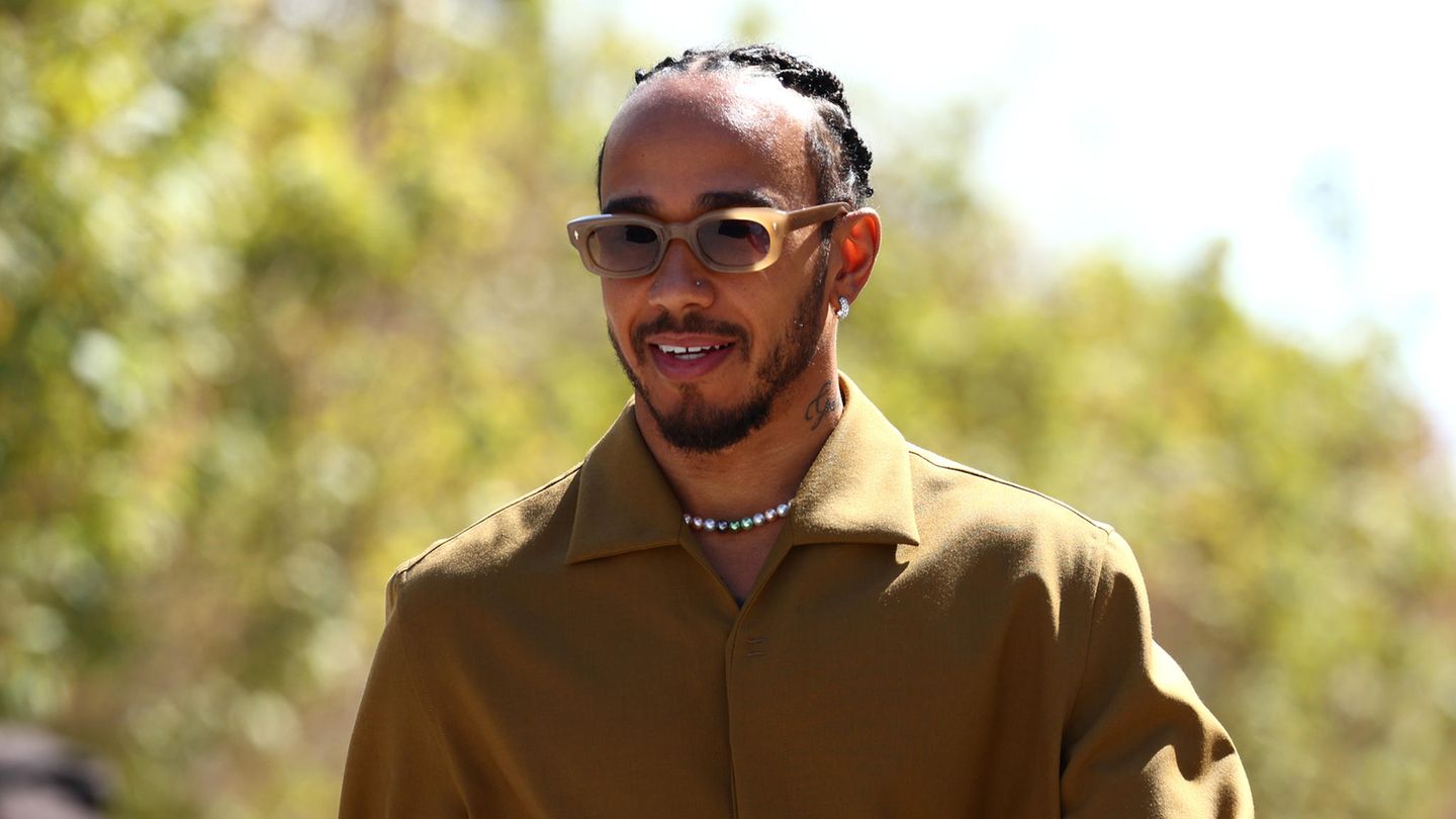 Lewis Hamilton, Mercedes  Der Brite sorgte mit der Ankündigung, ab 2025 für Ferrari zu fahren, für eine echte Sensation vor der Saison. Der Rekordweltmeister (wie Michael Schumacher sieben Titel) will sich auf seine alten Tage offenbar einen Traum verwirklichen und für das größte aller Formel-1-Teams fahren. Im Mercedes war Hamilton in den vergangenen zwei Jahren chancenlos. Seinen letzten Sieg holte er im Dezember 2021. Die aktuellen Tests waren vielversprechend, doch ob es reicht, an Red Bull heranzufahren, kann man erst nach den ersten Rennen sagen. Nur so viel: Hamilton weiß, was er Mercedes zu verdanken hat. Er wird sich reinhängen, um eine möglichst erfolgreiche Saison zu fahren. Die Zweikämpfe mit den Ferraris auf der Strecke bieten jetzt einen gewissen Extra-Reiz.      