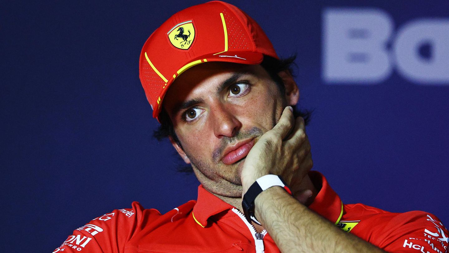 Saison 2024: Carlos Sainz, Ferrari Auf den Spanier richten sich alle Blicke. Das liegt daran, dass er im nächsten Jahr durch Lewis Hamilton ersetzt wird. Alle fragen sich jetzt: Wird ihn das eher motivieren oder frustrieren? Wahrscheinlich ist ersteres der Fall. Sainz wird allen zeigen wollen, wie gut er ist, und dass er eigentlich besser ist als eine Nummer zwei. Für ihn spricht, dass er in der Saison 2023 den einzigen Sieg für die Scuderia einfuhr und in den vergangenen zwei Jahren oft auf Augenhöhe mit Leclerc war (oder besser). Spannend dürften direkte Duelle mit Lewis Hamilton werden, seinem künftigen Nachfolger. Da steckt Brisanz drin. Carlos Sainz, Ferrari Auf den Spanier richten sich alle Blicke. Das liegt daran, dass er im nächsten Jahr durch Lewis Hamilton ersetzt wird. Alle fragen sich jetzt: Wird ihn das eher motivieren oder frustrieren? Wahrscheinlich ist ersteres der Fall. Sainz wird allen zeigen wollen, wie gut er ist, und dass er eigentlich besser ist als eine Nummer zwei. Für ihn spricht, dass er in der Saison 2023 den einzigen Sieg für die Scuderia einfuhr und in den vergangenen zwei Jahren oft auf Augenhöhe mit Leclerc war (oder besser). Spannend dürften direkte Duelle mit Lewis Hamilton werden, seinem künftigen Nachfolger. Da steckt Brisanz drin.