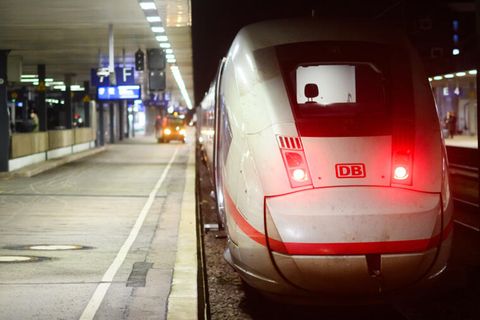 Bahnstreik: Ein ICE an einem Bahnhof
