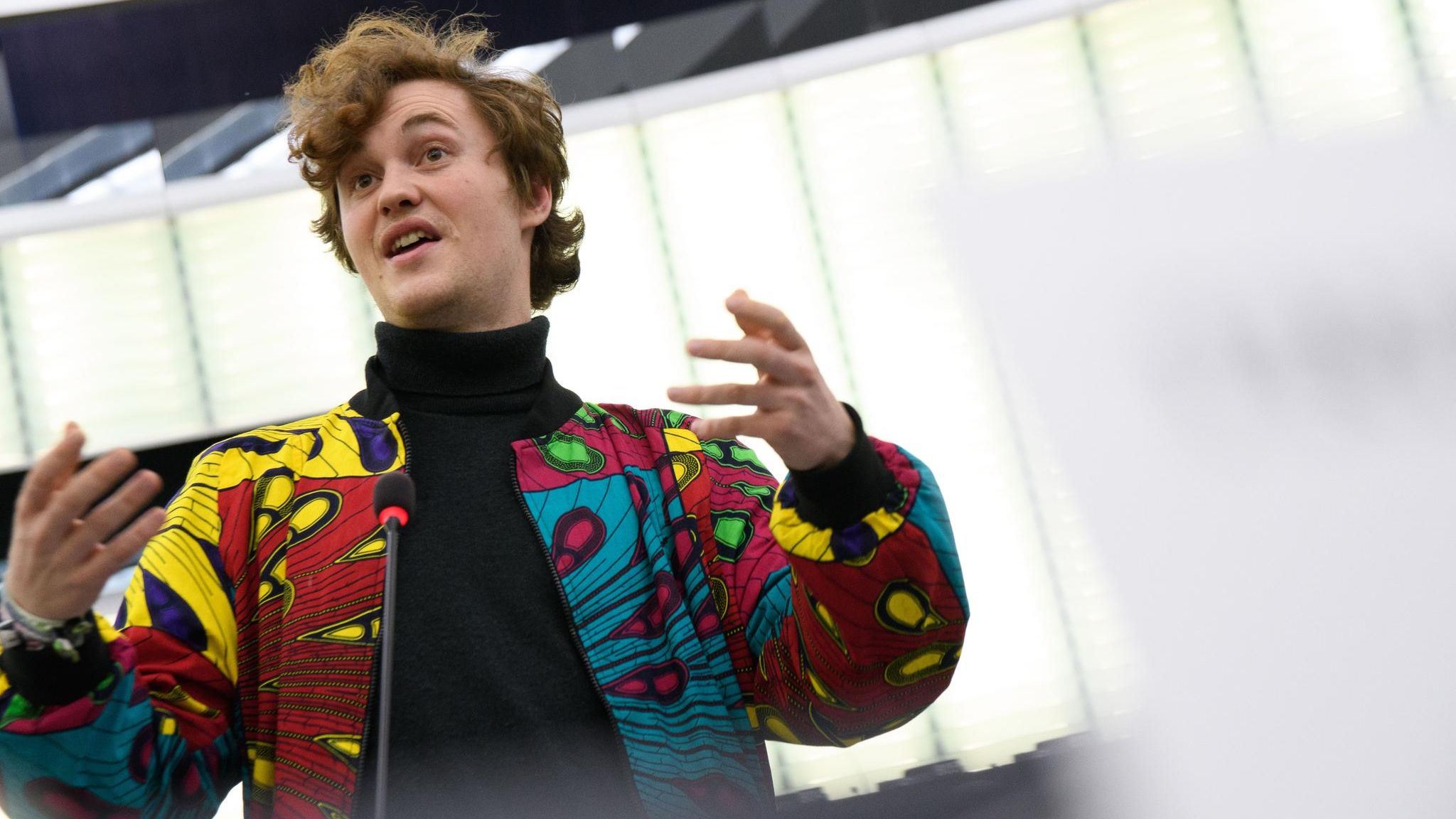 Nachwuchsstar mit bunter Waxprint-Jacke: "Hi, ich bin Malte Gallée, euer Europaabgeordneter"