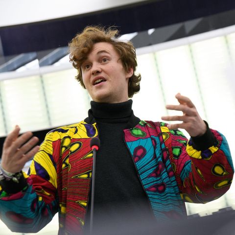 Nachwuchsstar mit bunter Waxprint-Jacke: "Hi, ich bin Malte Gallée, euer Europaabgeordneter"