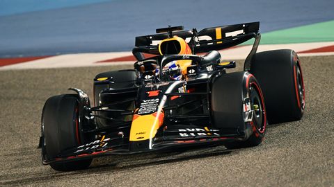 Max Verstappen fährt im Red Bull beim GP von Bahrain in der Formel 1