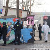 Die Jagd der Strafverfolgungsbehörden nach den beiden Männern hat sich seit der kürzlichen Festnahme eines dritten Mitglieds der Gruppe, Daniela Klette, in Berlin intensiviert