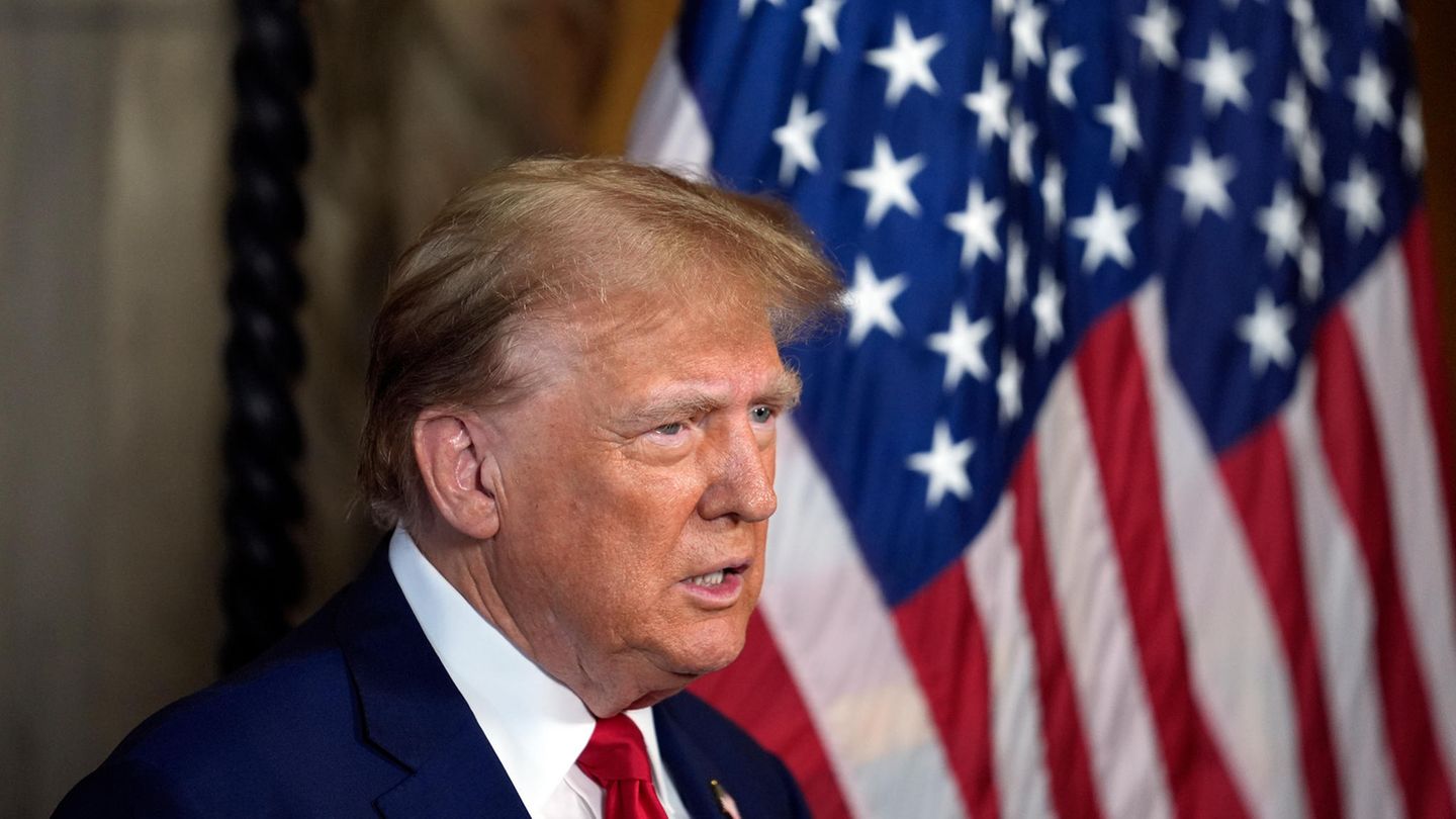 Urteil des Supreme Court: Gibt sich als Sieger: Donald Trump kommentiert das Urteil von seinem Anwesen Mar-a-Lago in Florida Gibt sich als Sieger: Donald Trump kommentiert das Urteil von seinem Anwesen Mar-a-Lago in Florida