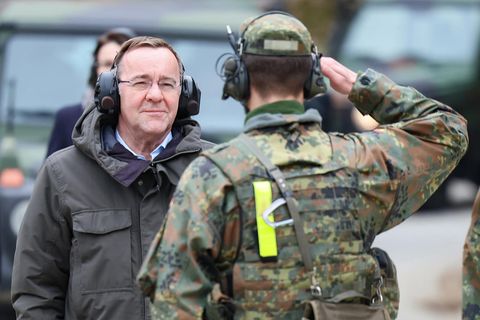 Wehrpflicht: Boris Pistorius (SPD), Bundesminister der Verteidigung, bei einem Besuch der Truppe.