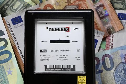 Nicht nur durch den Eco-Modus lässt sich Geld einsparen, auch die Uhrzeit kann einen Unterschied machen. Unter welchen Voraussetzungen das möglich ist, erfahren Sie im Video.
