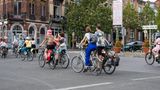 Menschen auf Fahrrädern in der Innenstadt von Brüssel