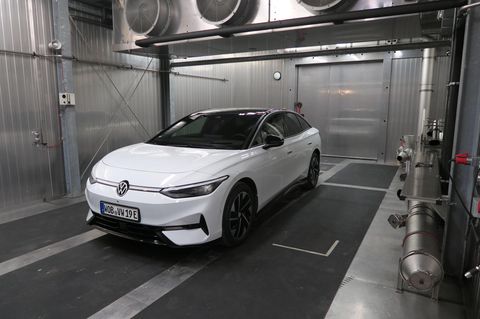 Elektroauto: Ein VW ID.7 in der Kältekammer