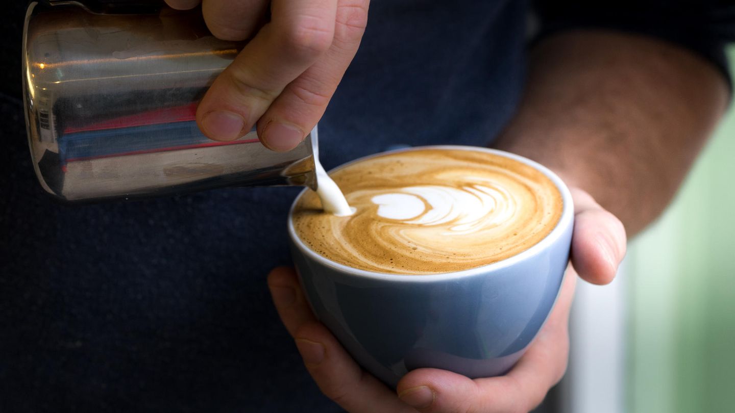 Kaffeespezialität: Was einen Flat White so besonders macht - und was ihn vom Cappuccino unterscheidet