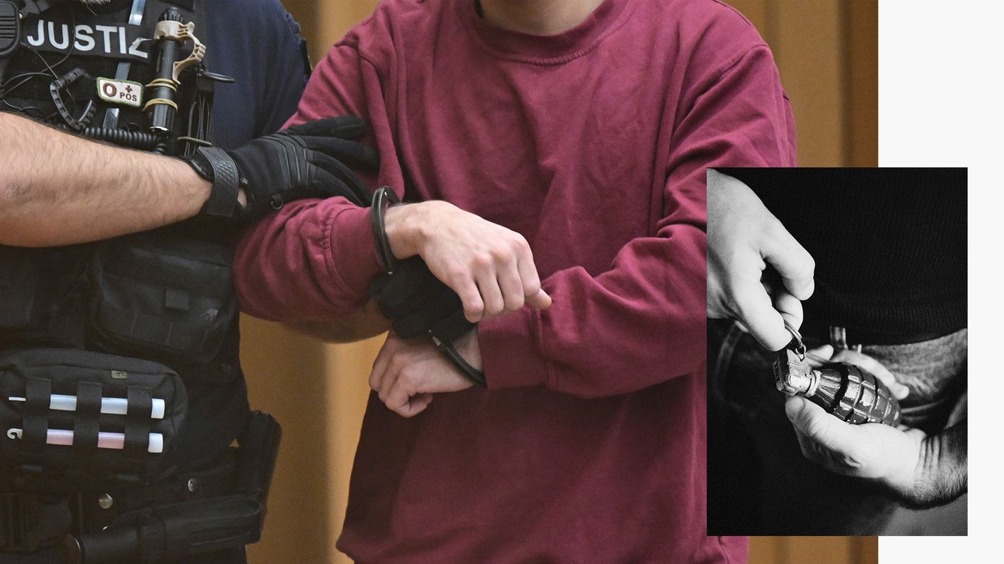 Angeklagter wird in Handschellen in den Gerichtsaal geführt