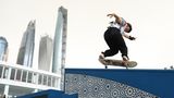 Dubai, Vereinigte Arabische Emirate. Eine Skaterin hebt bei den Open-Qualifiers im Dubaier Hafen ab