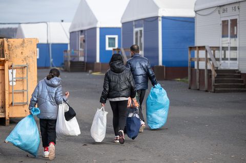Flüchtlinge, die von der Migrationspolitik betroffen sind, in der Erstaufnahmeeinrichtung in Gießen