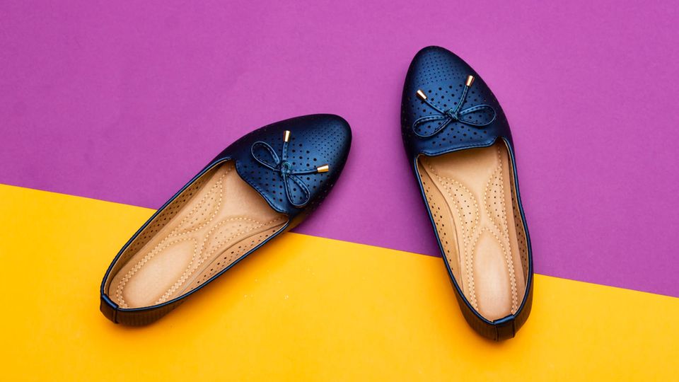 Flache Schuhe liegen im Trend