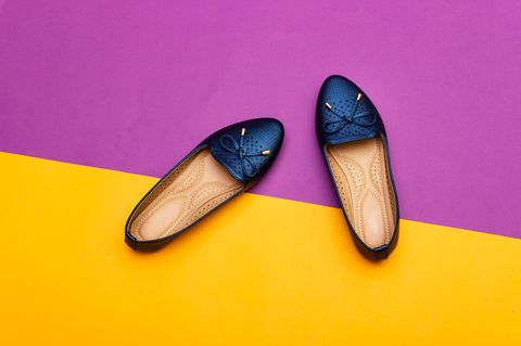 Flache Schuhe liegen im Trend