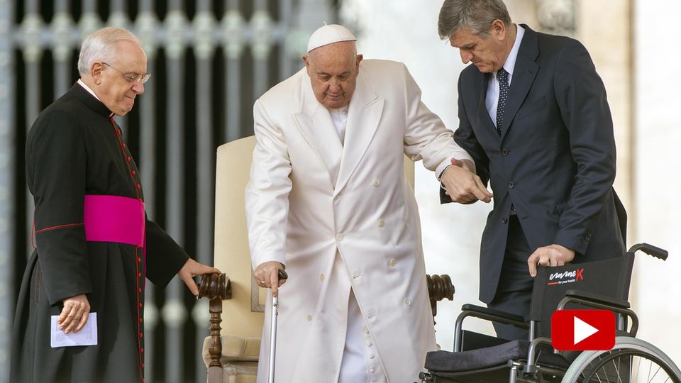 Papst Franziskus erleidet Schwächeanfall auf Generalaudienz