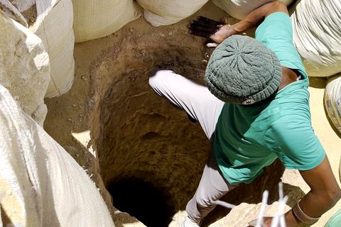 Suche nach Diamanten: So schürfen illegale Minenarbeiter in Südafrika (Video)