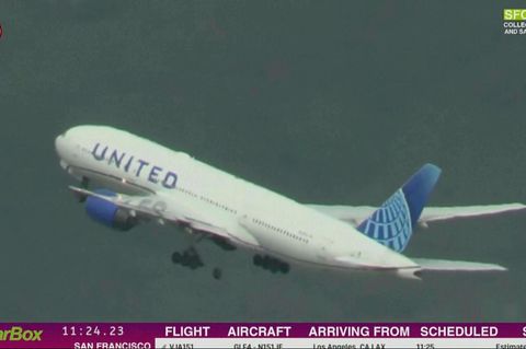 Der Moment, in der der Reifen abfällt, wurde von einem einem Planespotter (Hobby-Flugzeugbeobachter) festgehalten