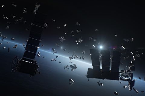 Weltraumschrott umkreist in einiger Entfernung die Erde.